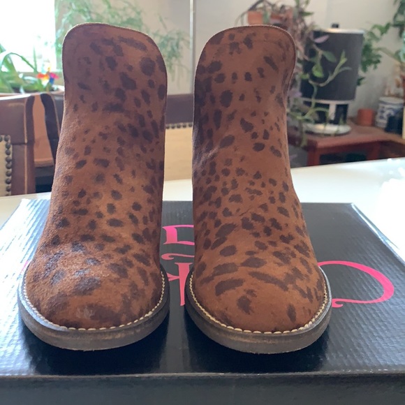 Brand new leopard booties - Picture 2 of 3